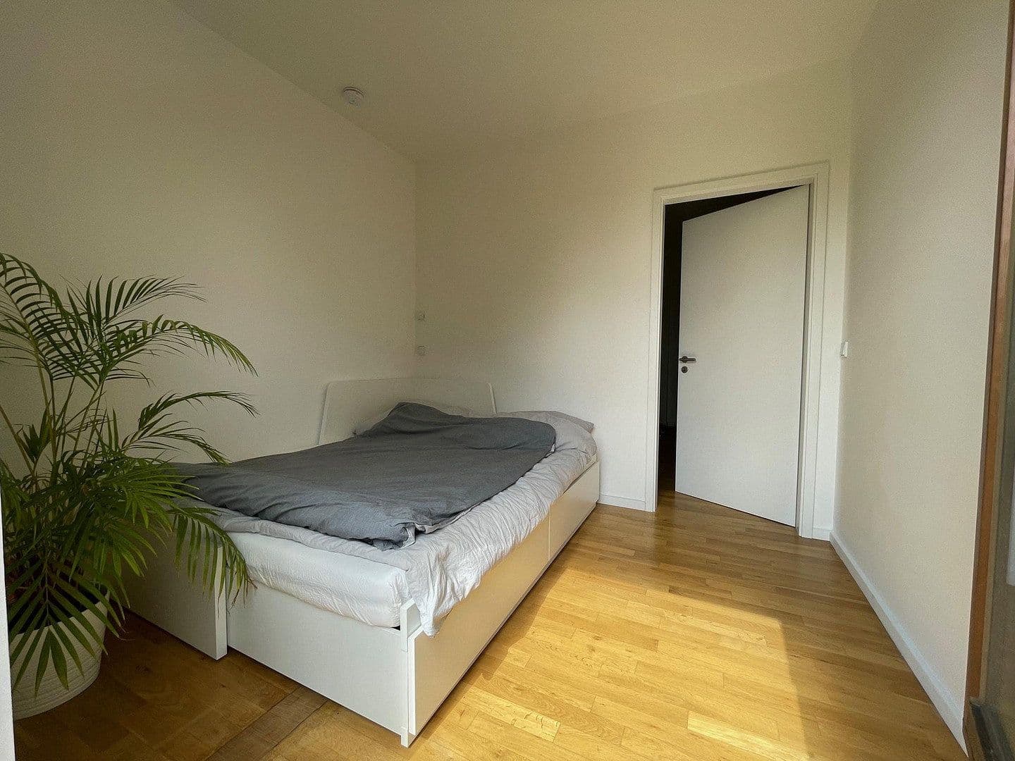 Prenájom bytu 3-izbový 170 m², Diestelmeyer Str. 5a, Berlin, Berlín Prenájom bytu 3-izbový 170 m², Diestelmeyer Str. 5a, Berlin, Berlín