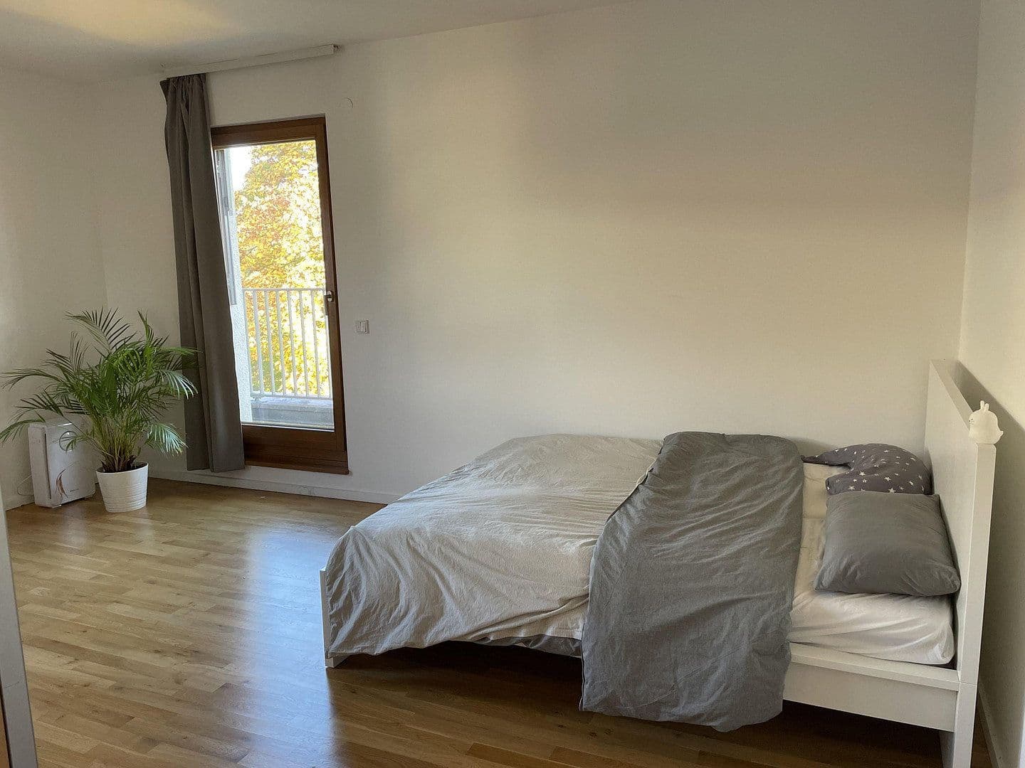 Prenájom bytu 3-izbový 170 m², Diestelmeyer Str. 5a, Berlin, Berlín Prenájom bytu 3-izbový 170 m², Diestelmeyer Str. 5a, Berlin, Berlín