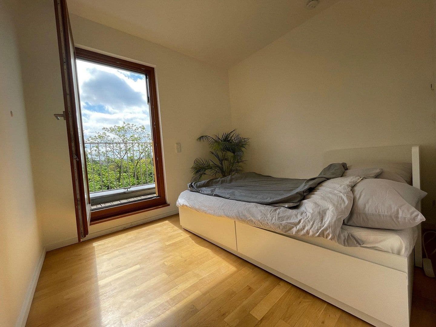 Prenájom bytu 3-izbový 170 m², Diestelmeyer Str. 5a, Berlin, Berlín Prenájom bytu 3-izbový 170 m², Diestelmeyer Str. 5a, Berlin, Berlín