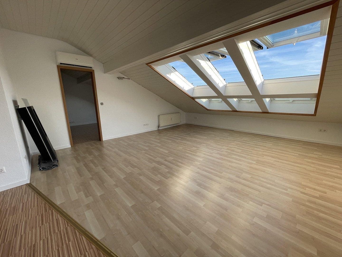 Prenájom bytu 2-izbový 55 m², Freudental, Bádensko-Wurttembersko Prenájom bytu 2-izbový 55 m², Freudental, Bádensko-Wurttembersko