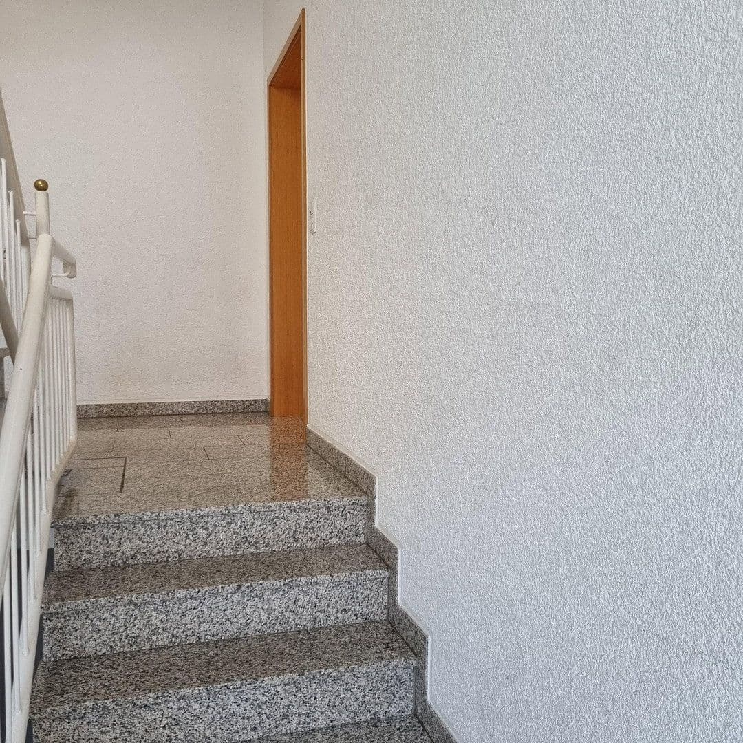 Prenájom bytu 3-izbový 98 m², Ettringen, Porýnie-Falcko Prenájom bytu 3-izbový 98 m², Ettringen, Porýnie-Falcko