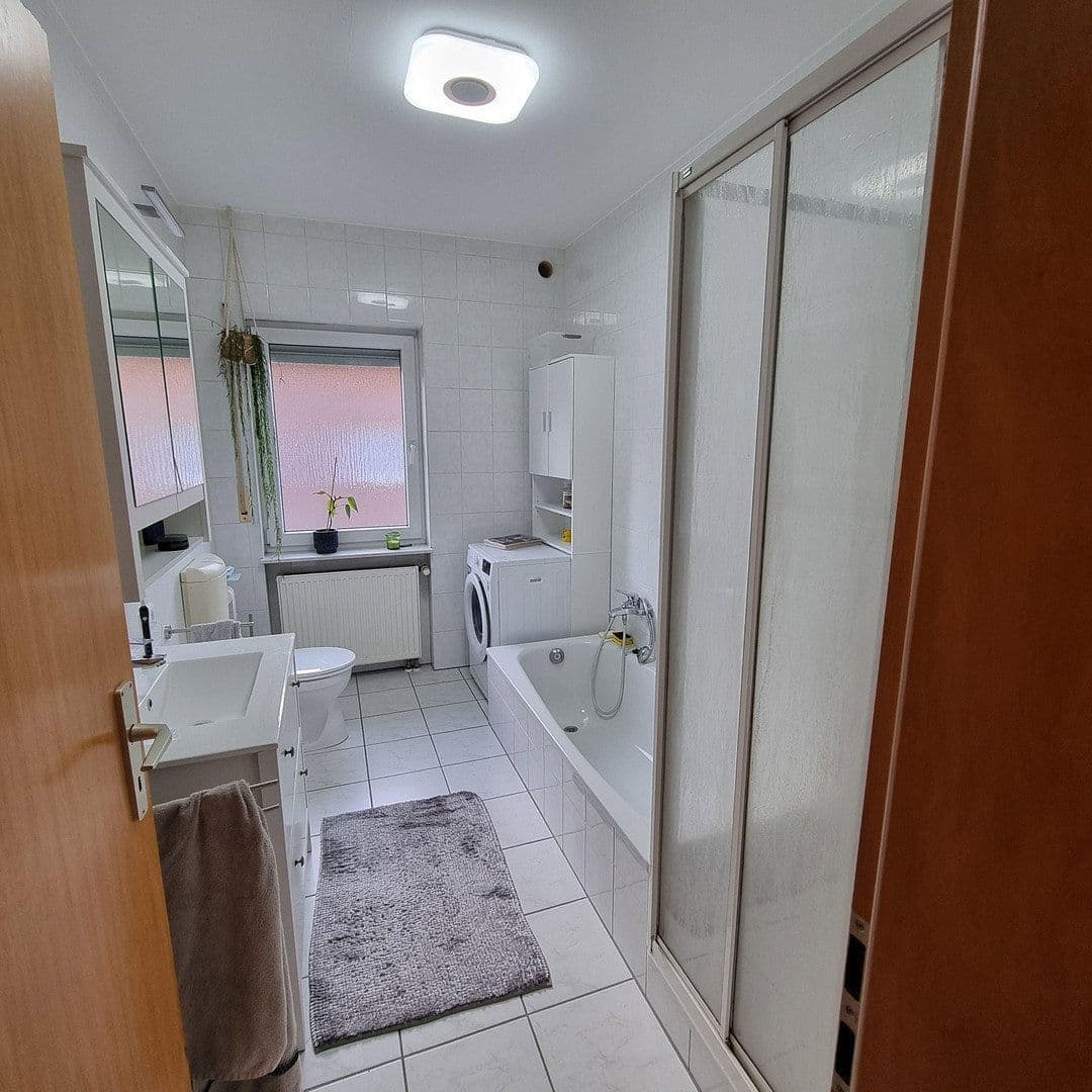 Prenájom bytu 3-izbový 98 m², Ettringen, Porýnie-Falcko Prenájom bytu 3-izbový 98 m², Ettringen, Porýnie-Falcko
