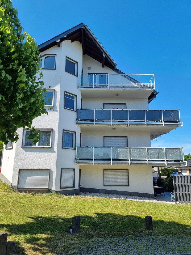 Prenájom bytu 3-izbový 98 m², Ettringen, Porýnie-Falcko Prenájom bytu 3-izbový 98 m², Ettringen, Porýnie-Falcko
