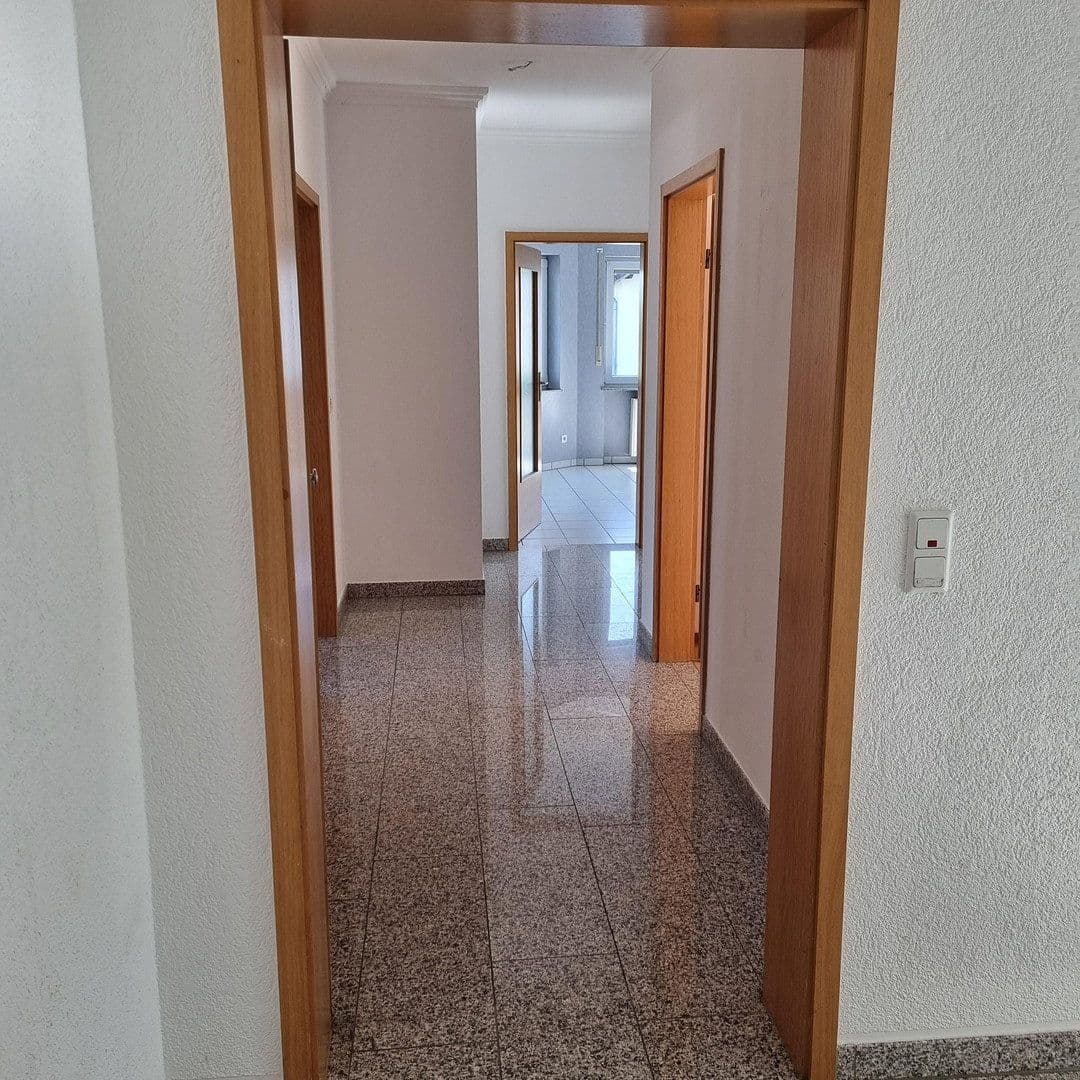 Prenájom bytu 3-izbový 98 m², Ettringen, Porýnie-Falcko Prenájom bytu 3-izbový 98 m², Ettringen, Porýnie-Falcko
