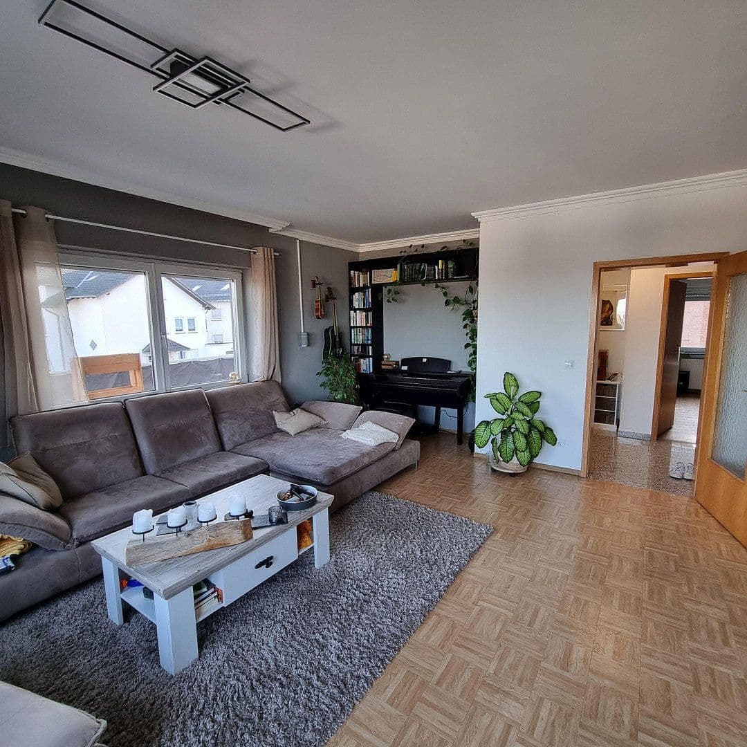 Prenájom bytu 3-izbový 98 m², Ettringen, Porýnie-Falcko Prenájom bytu 3-izbový 98 m², Ettringen, Porýnie-Falcko