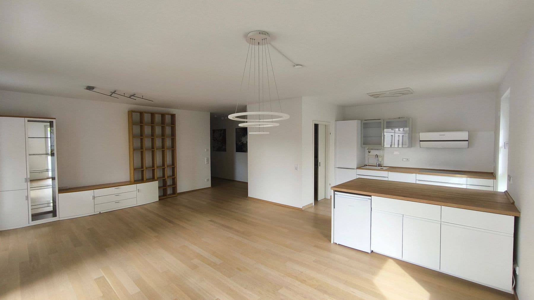 Prenájom bytu 3-izbový 151 m², Rheinstr. 11, Wiesbaden, Hesensko Prenájom bytu 3-izbový 151 m², Rheinstr. 11, Wiesbaden, Hesensko
