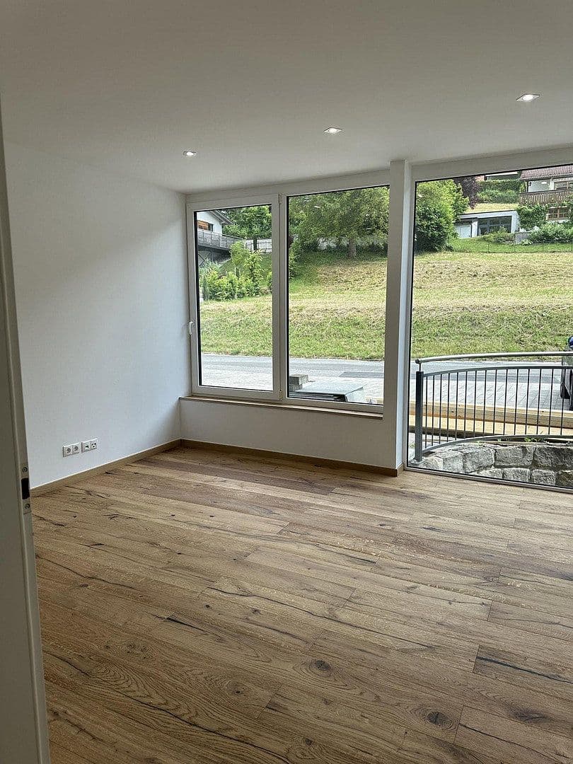 Prenájom bytu 5-izbový 141 m², Badstr. 131, Egloffstein, Bavorsko Prenájom bytu 5-izbový 141 m², Badstr. 131, Egloffstein, Bavorsko
