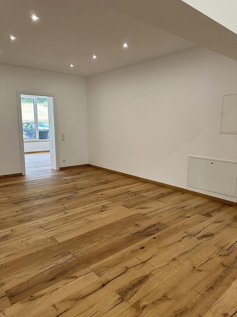 Prenájom bytu 5-izbový 141 m², Badstr. 131, Egloffstein, Bavorsko Prenájom bytu 5-izbový 141 m², Badstr. 131, Egloffstein, Bavorsko