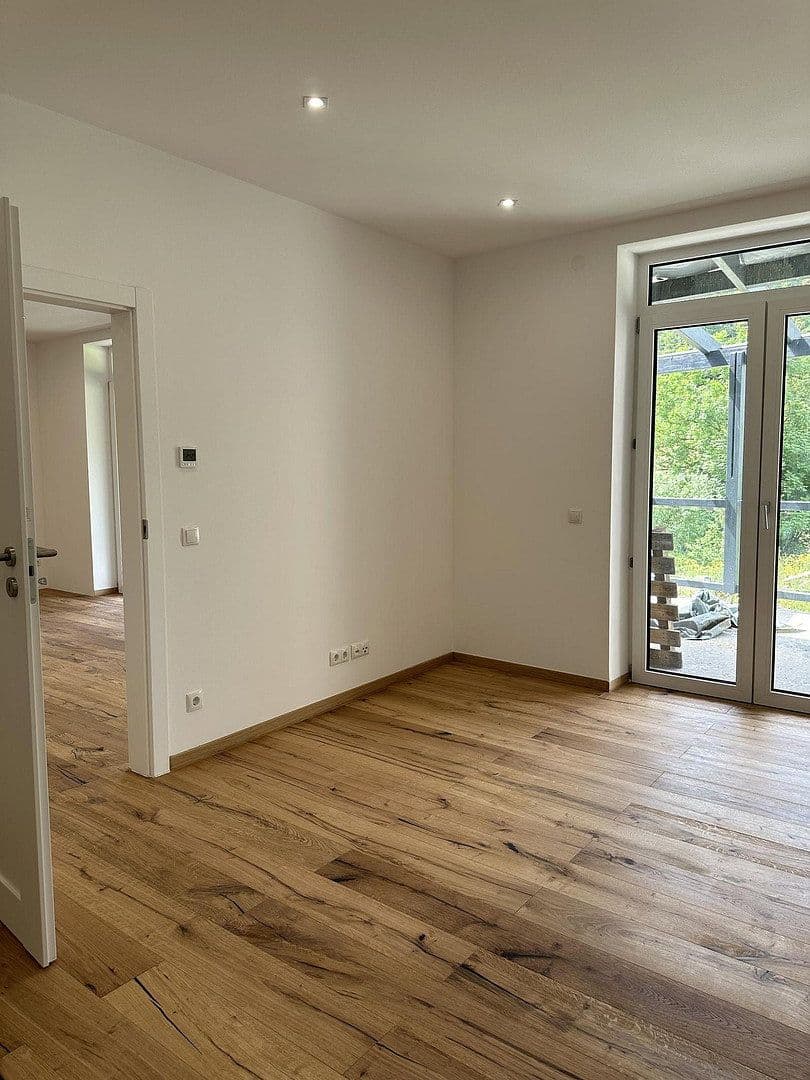 Prenájom bytu 5-izbový 141 m², Badstr. 131, Egloffstein, Bavorsko Prenájom bytu 5-izbový 141 m², Badstr. 131, Egloffstein, Bavorsko