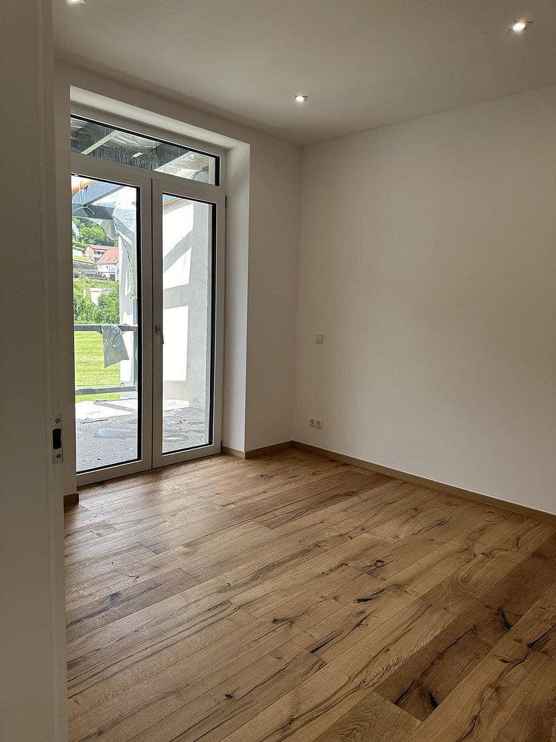 Prenájom bytu 5-izbový 141 m², Badstr. 131, Egloffstein, Bavorsko Prenájom bytu 5-izbový 141 m², Badstr. 131, Egloffstein, Bavorsko