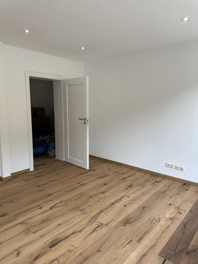 Prenájom bytu 5-izbový 141 m², Badstr. 131, Egloffstein, Bavorsko Prenájom bytu 5-izbový 141 m², Badstr. 131, Egloffstein, Bavorsko