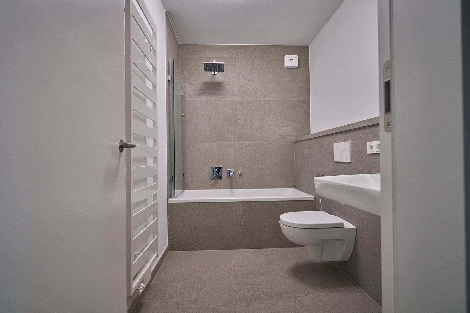 Prenájom bytu 2-izbový 65 m², Am Jungfernsee 32, Potsdam, Brandenbursko Prenájom bytu 2-izbový 65 m², Am Jungfernsee 32, Potsdam, Brandenbursko