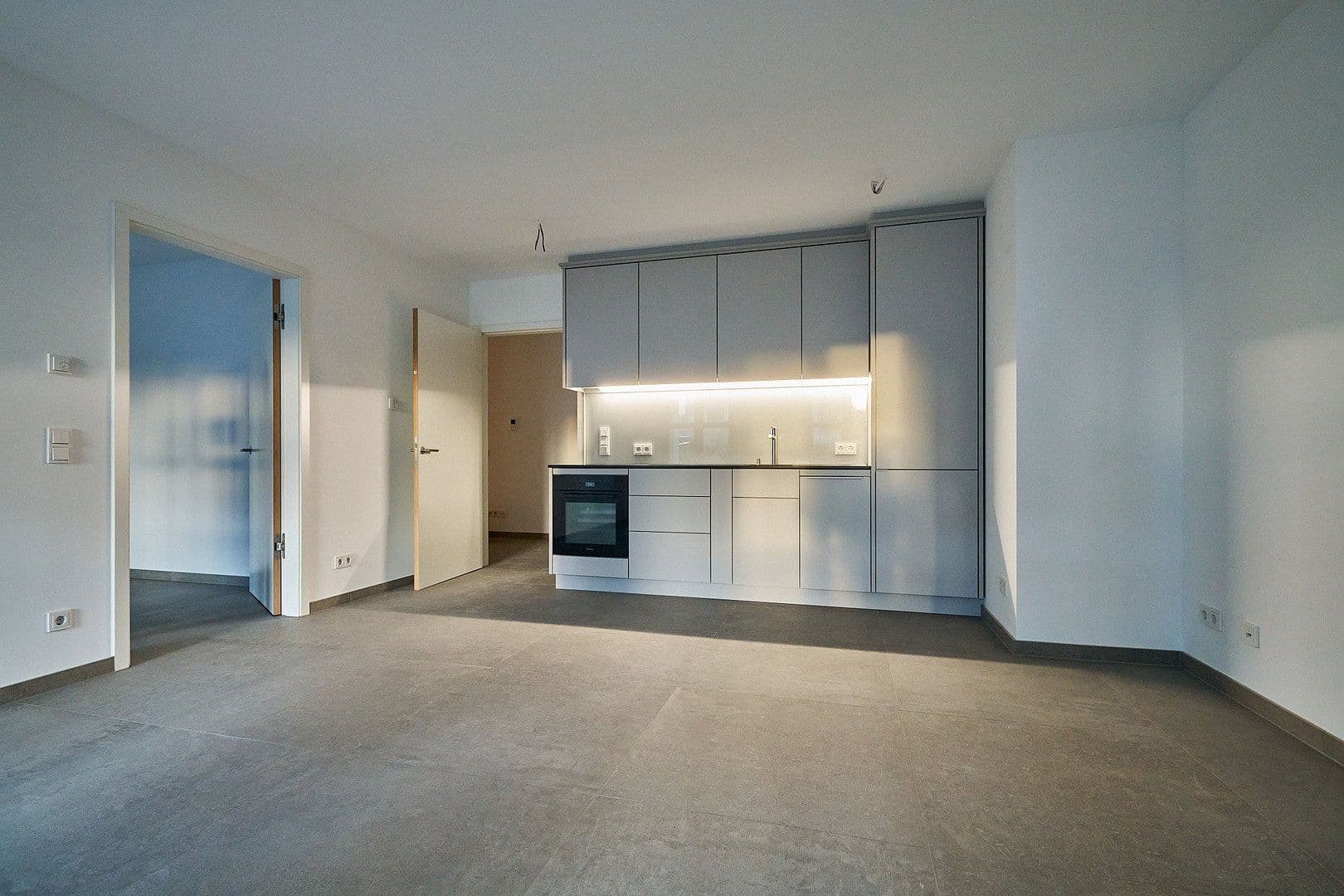 Prenájom bytu 2-izbový 65 m², Am Jungfernsee 32, Potsdam, Brandenbursko Prenájom bytu 2-izbový 65 m², Am Jungfernsee 32, Potsdam, Brandenbursko