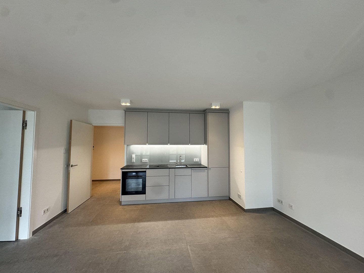 Prenájom bytu 2-izbový 65 m², Am Jungfernsee 32, Potsdam, Brandenbursko Prenájom bytu 2-izbový 65 m², Am Jungfernsee 32, Potsdam, Brandenbursko