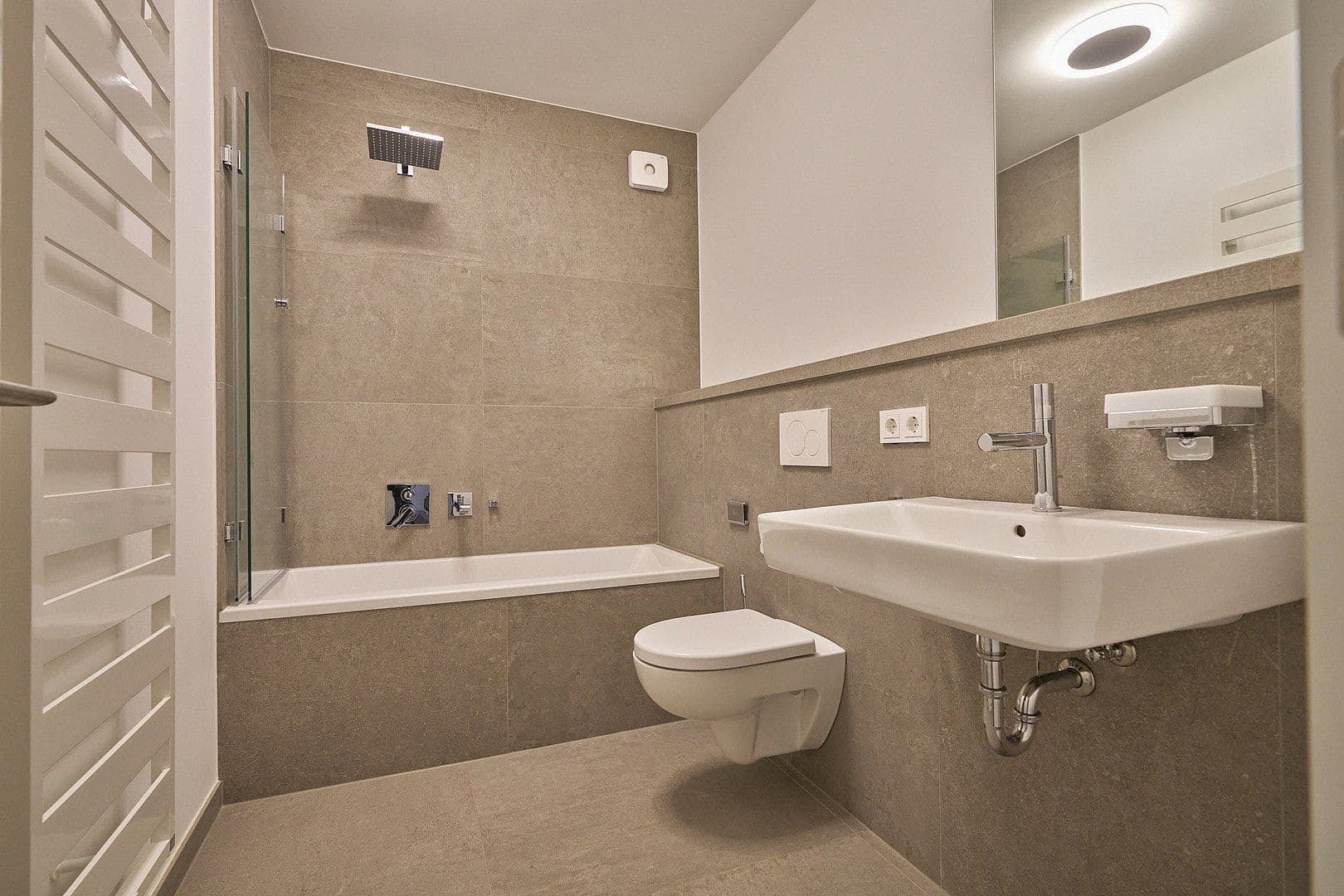 Prenájom bytu 2-izbový 65 m², Am Jungfernsee 32, Potsdam, Brandenbursko Prenájom bytu 2-izbový 65 m², Am Jungfernsee 32, Potsdam, Brandenbursko