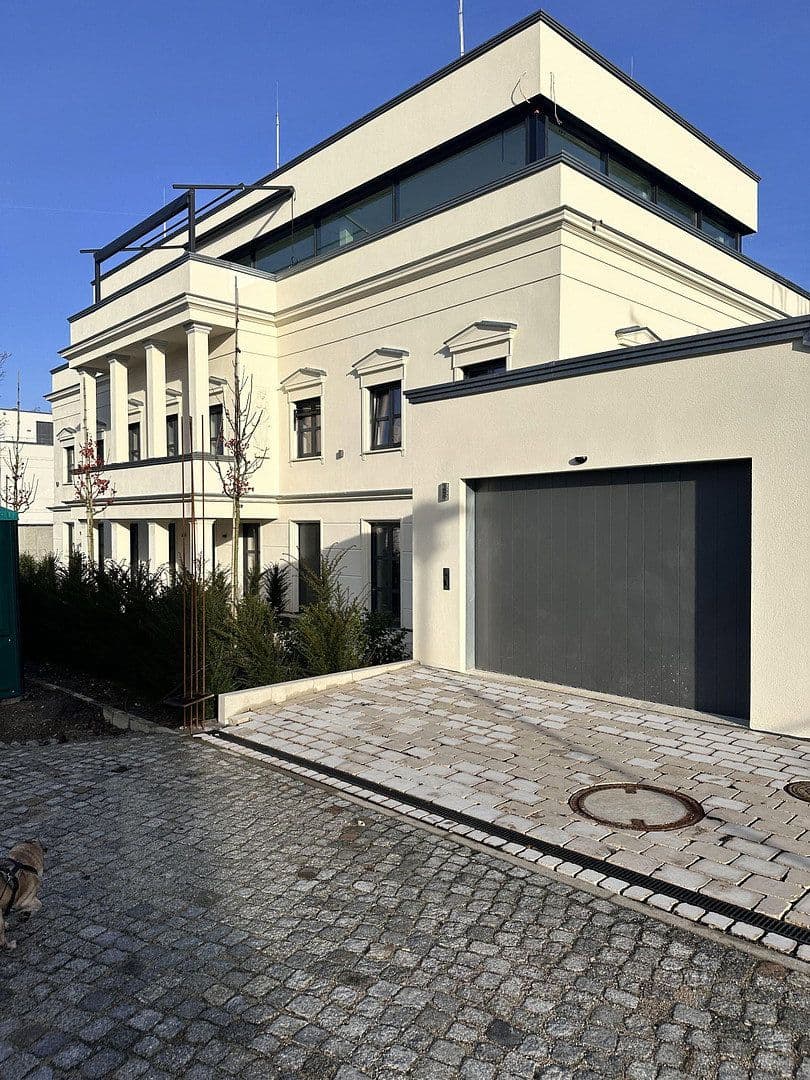 Prenájom bytu 2-izbový 65 m², Am Jungfernsee 32, Potsdam, Brandenbursko Prenájom bytu 2-izbový 65 m², Am Jungfernsee 32, Potsdam, Brandenbursko