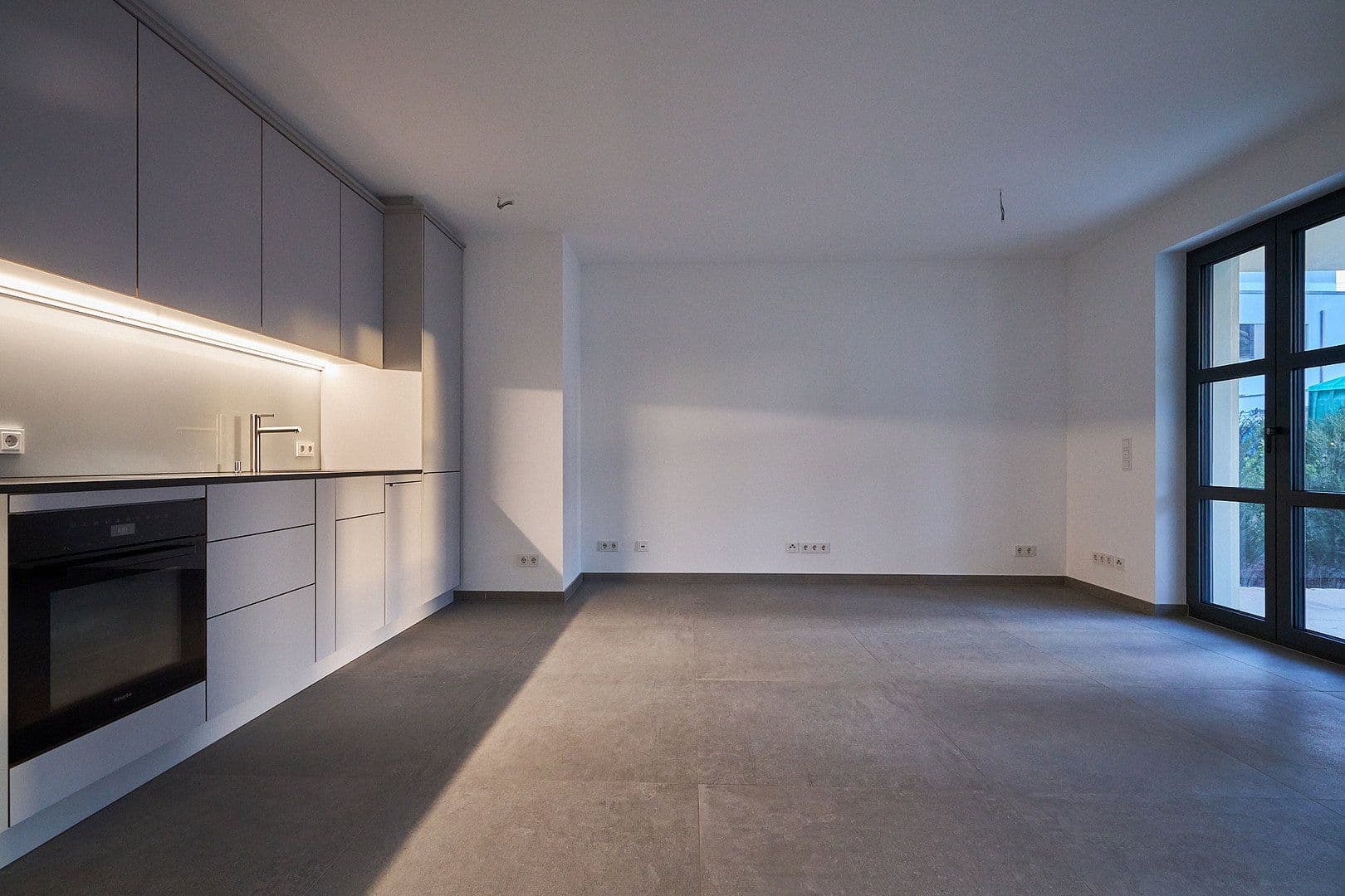 Prenájom bytu 2-izbový 65 m², Am Jungfernsee 32, Potsdam, Brandenbursko Prenájom bytu 2-izbový 65 m², Am Jungfernsee 32, Potsdam, Brandenbursko