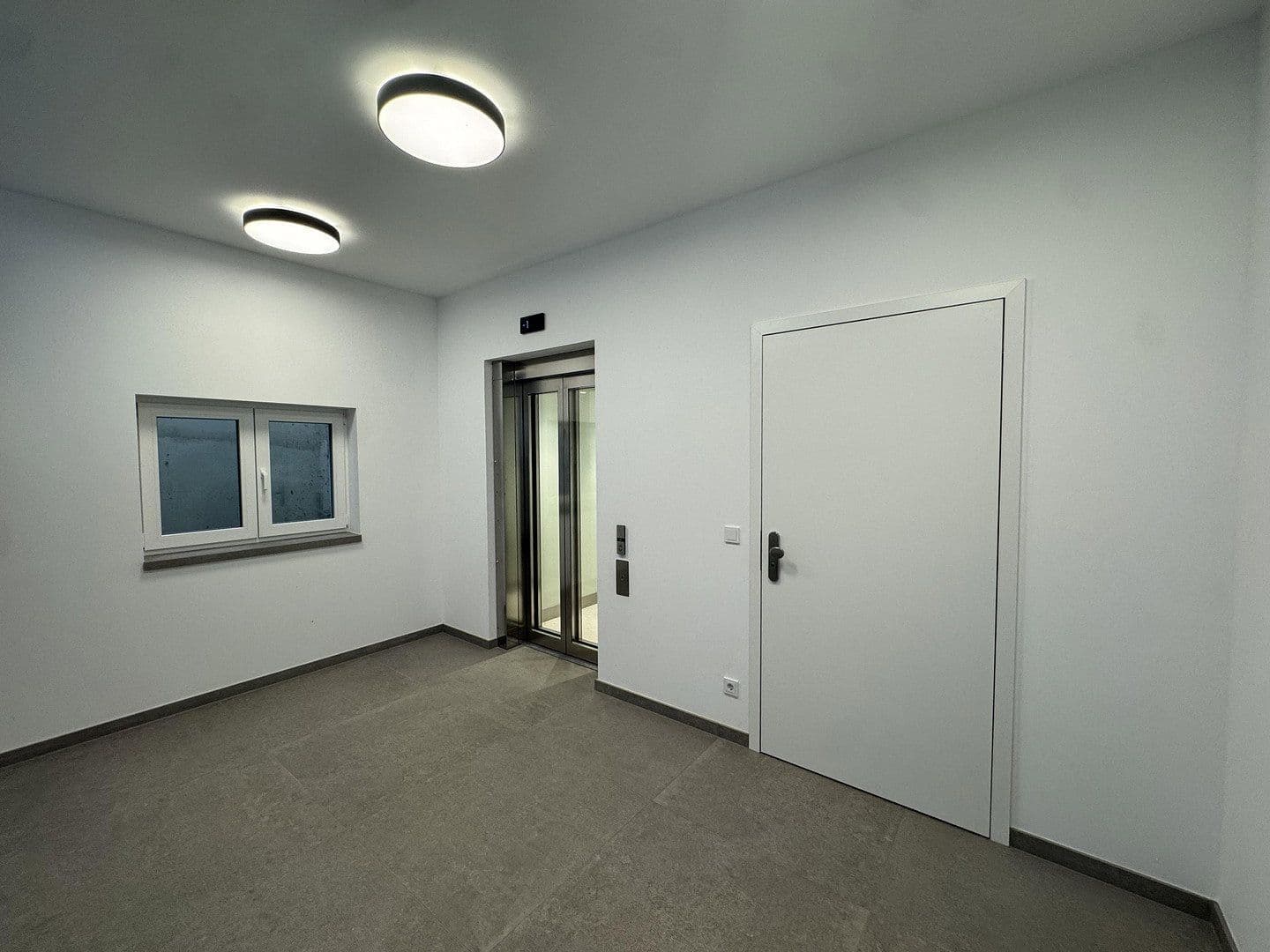 Prenájom bytu 2-izbový 65 m², Am Jungfernsee 32, Potsdam, Brandenbursko Prenájom bytu 2-izbový 65 m², Am Jungfernsee 32, Potsdam, Brandenbursko