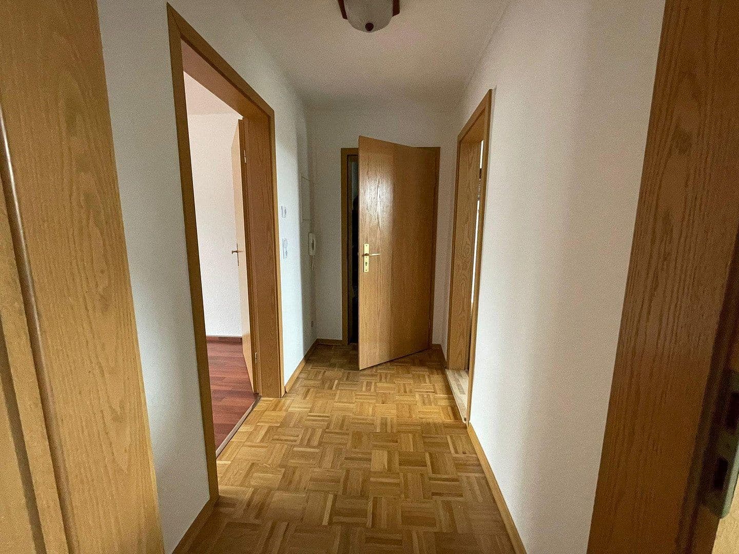 Prenájom bytu 3-izbový 70 m², Langestr.27, Freiberg, Sasko Prenájom bytu 3-izbový 70 m², Langestr.27, Freiberg, Sasko