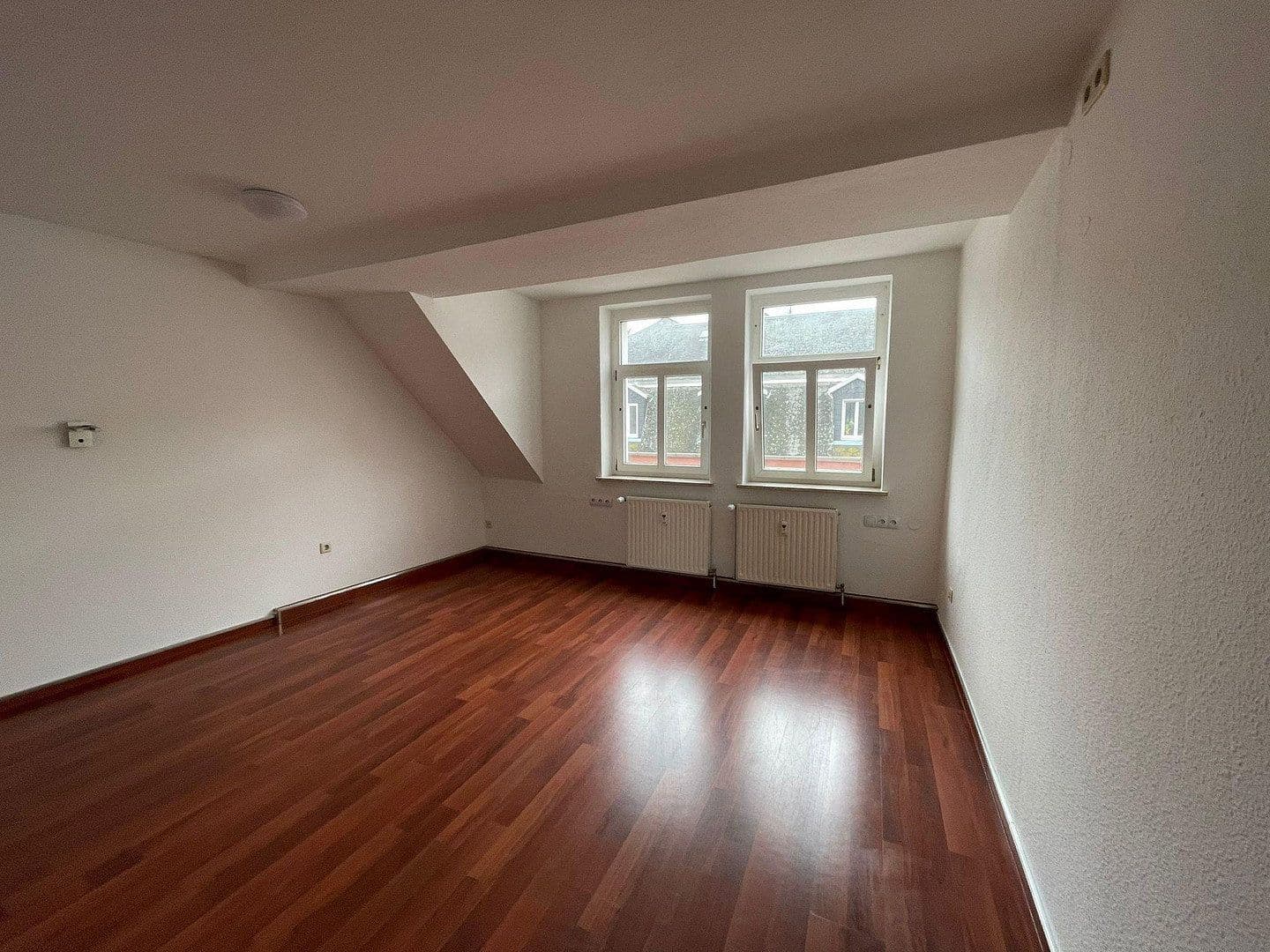 Prenájom bytu 3-izbový 70 m², Langestr.27, Freiberg, Sasko Prenájom bytu 3-izbový 70 m², Langestr.27, Freiberg, Sasko