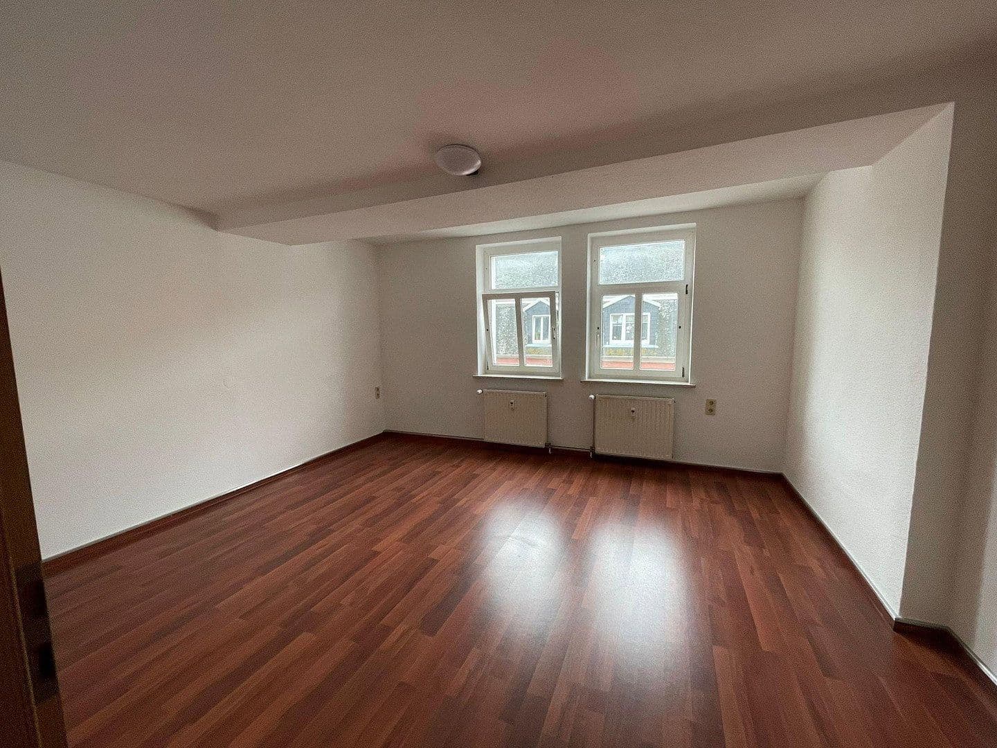 Prenájom bytu 3-izbový 70 m², Langestr.27, Freiberg, Sasko Prenájom bytu 3-izbový 70 m², Langestr.27, Freiberg, Sasko