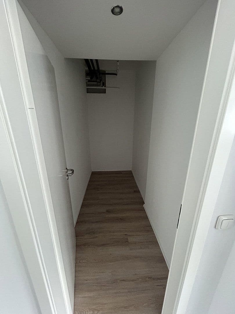 Prenájom bytu 3-izbový 118 m², Bahnstraße 28, Wuppertal, Severné Porýnie - Westfálsko Prenájom bytu 3-izbový 118 m², Bahnstraße 28, Wuppertal, Severné Porýnie - Westfálsko