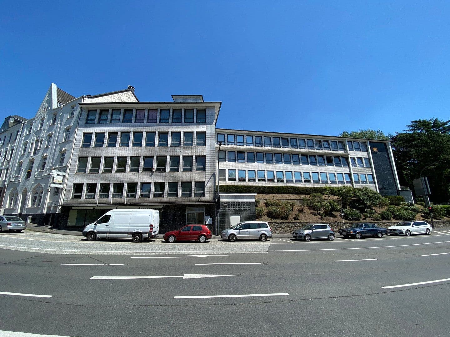 Prenájom bytu 3-izbový 118 m², Bahnstraße 28, Wuppertal, Severné Porýnie - Westfálsko Prenájom bytu 3-izbový 118 m², Bahnstraße 28, Wuppertal, Severné Porýnie - Westfálsko