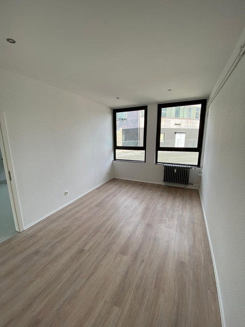 Prenájom bytu 3-izbový 118 m², Bahnstraße 28, Wuppertal, Severné Porýnie - Westfálsko Prenájom bytu 3-izbový 118 m², Bahnstraße 28, Wuppertal, Severné Porýnie - Westfálsko
