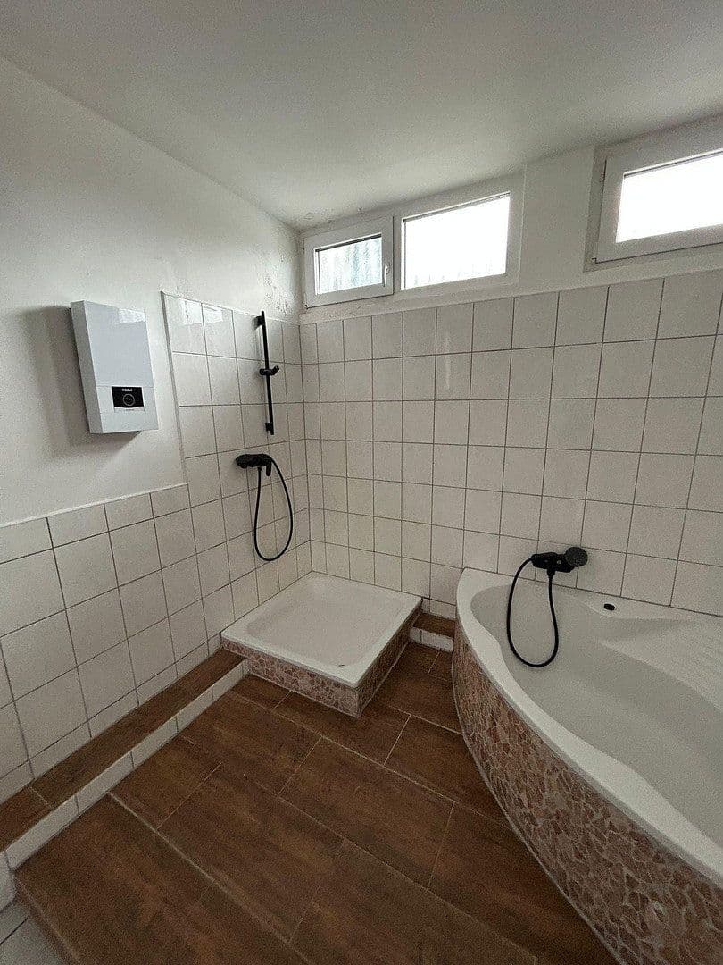Prenájom bytu 3-izbový 118 m², Bahnstraße 28, Wuppertal, Severné Porýnie - Westfálsko Prenájom bytu 3-izbový 118 m², Bahnstraße 28, Wuppertal, Severné Porýnie - Westfálsko