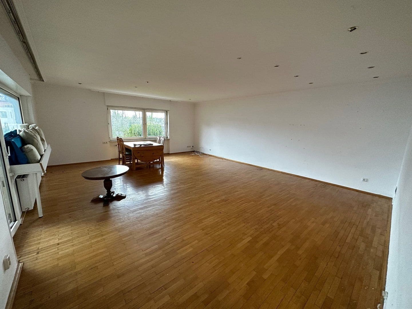 Prenájom domu 186 m², pozemok 650 m², Frankfurt-Harheim, Hesensko Prenájom domu 186 m², pozemok 650 m², Frankfurt-Harheim, Hesensko