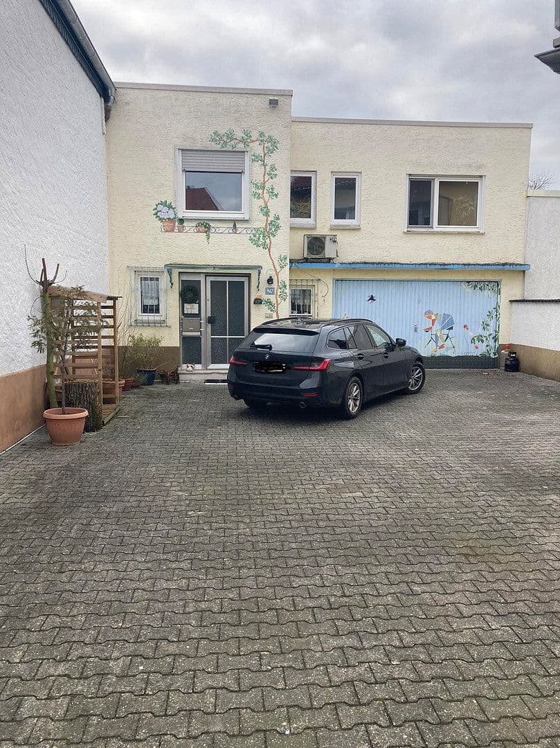 Prenájom domu 186 m², pozemok 650 m², Frankfurt-Harheim, Hesensko Prenájom domu 186 m², pozemok 650 m², Frankfurt-Harheim, Hesensko