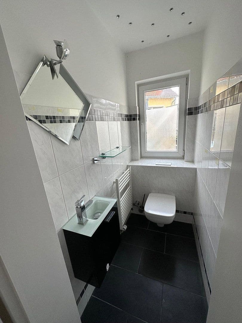 Prenájom domu 186 m², pozemok 650 m², Frankfurt-Harheim, Hesensko Prenájom domu 186 m², pozemok 650 m², Frankfurt-Harheim, Hesensko
