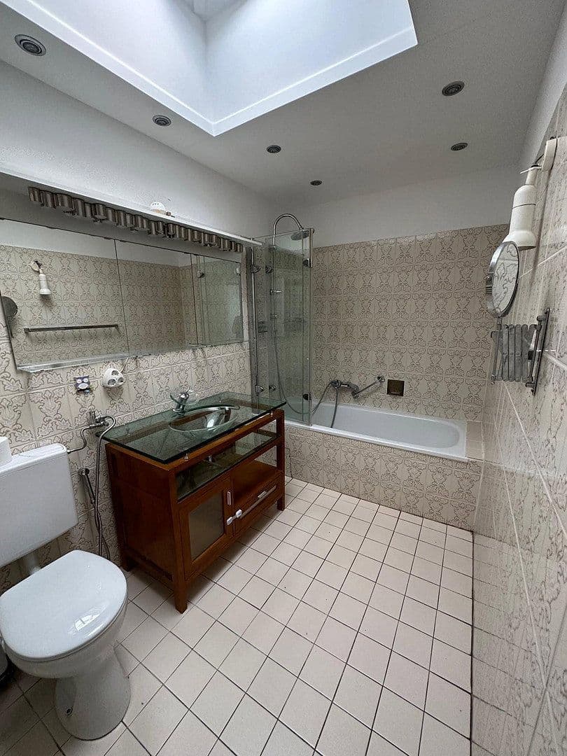 Prenájom domu 186 m², pozemok 650 m², Frankfurt-Harheim, Hesensko Prenájom domu 186 m², pozemok 650 m², Frankfurt-Harheim, Hesensko