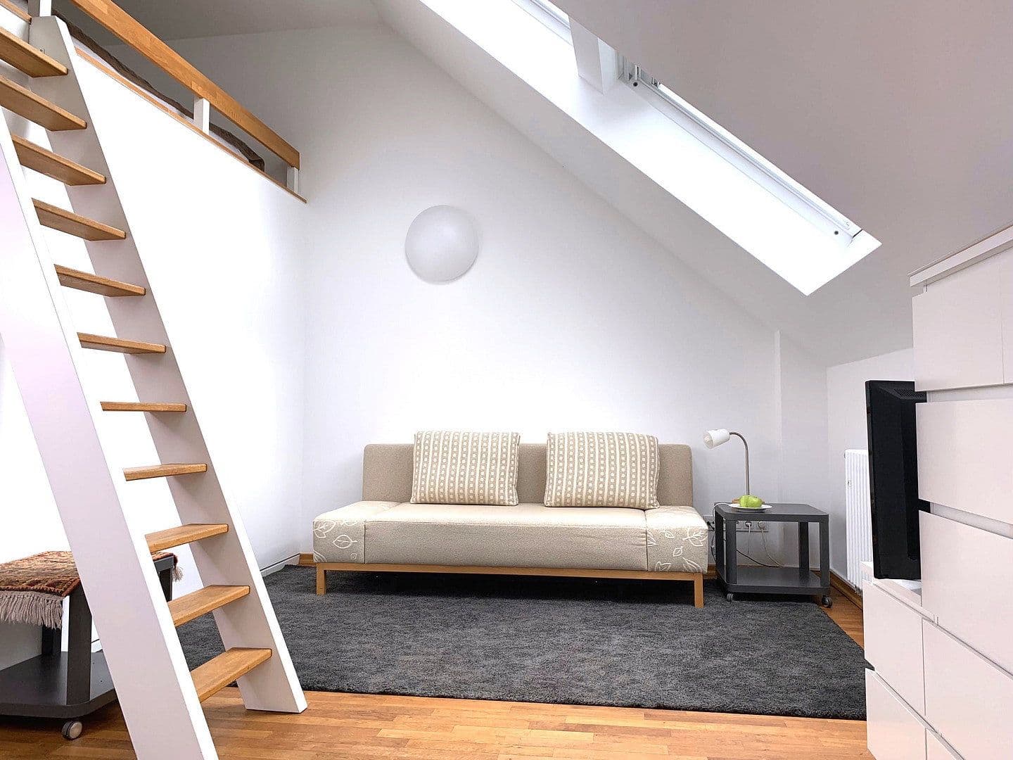 Prenájom bytu 1-izbový 35 m², Berlin, Berlín Prenájom bytu 1-izbový 35 m², Berlin, Berlín