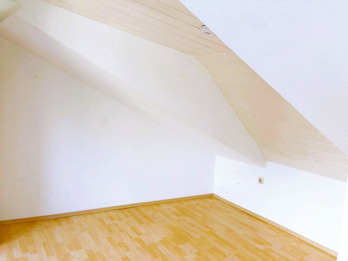 Prenájom bytu 2-izbový 39 m², Eltville am Rhein, Hesensko Prenájom bytu 2-izbový 39 m², Eltville am Rhein, Hesensko