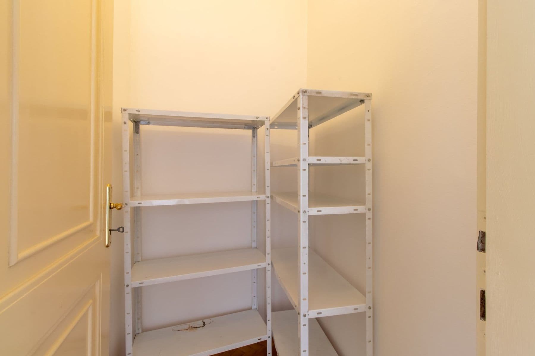 Prenájom bytu 3-izbový 90 m², Plzeňská, Praha, Praha Prenájom bytu 3-izbový 90 m², Plzeňská, Praha, Praha