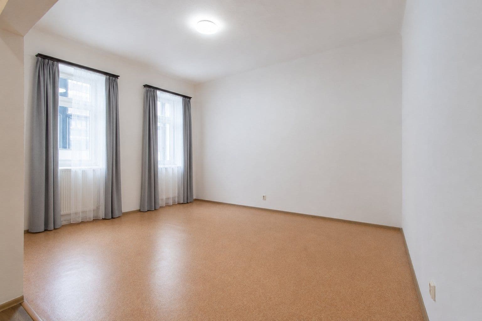 Prenájom bytu 3-izbový 90 m², Plzeňská, Praha, Praha Prenájom bytu 3-izbový 90 m², Plzeňská, Praha, Praha