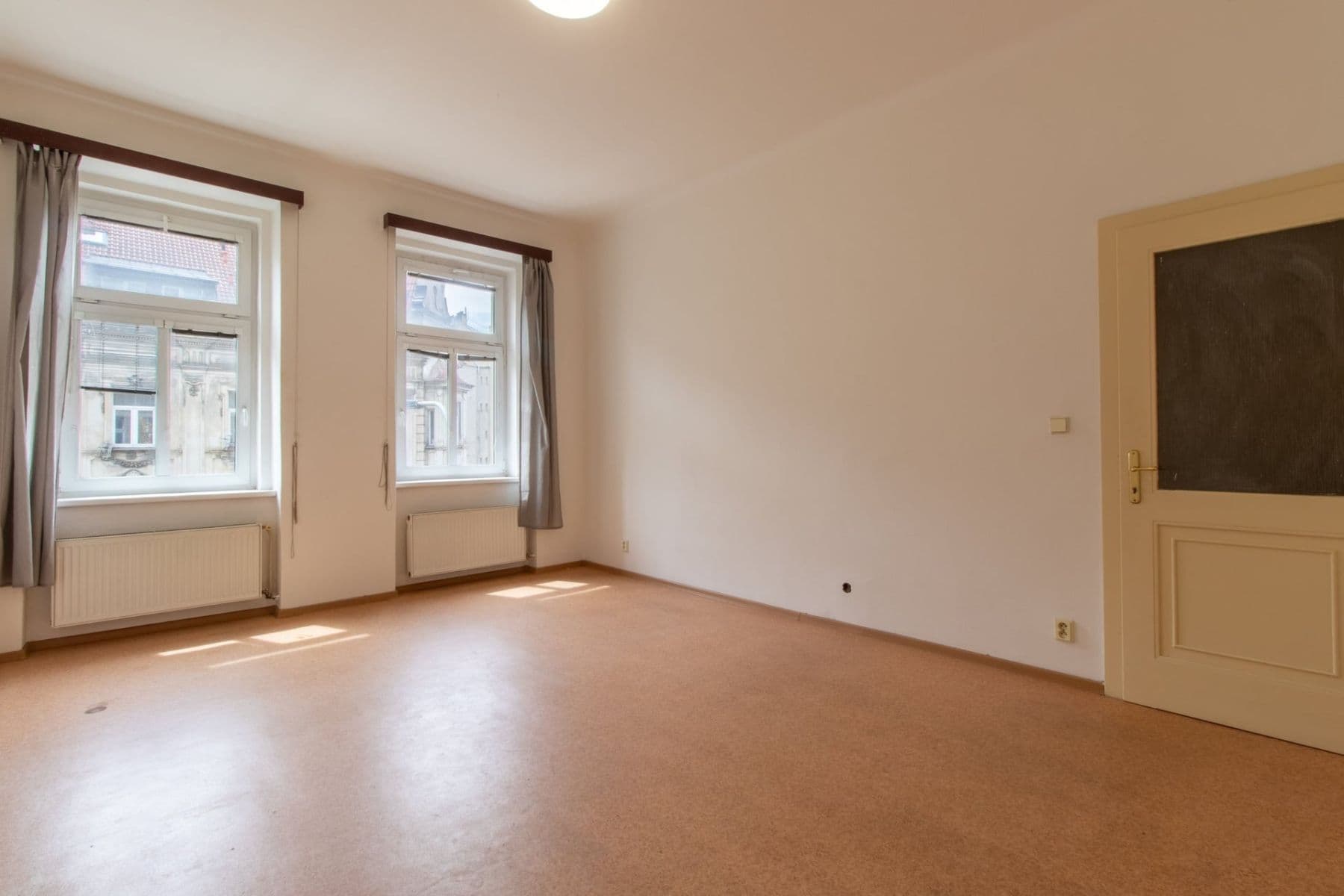 Prenájom bytu 3-izbový 90 m², Plzeňská, Praha, Praha Prenájom bytu 3-izbový 90 m², Plzeňská, Praha, Praha