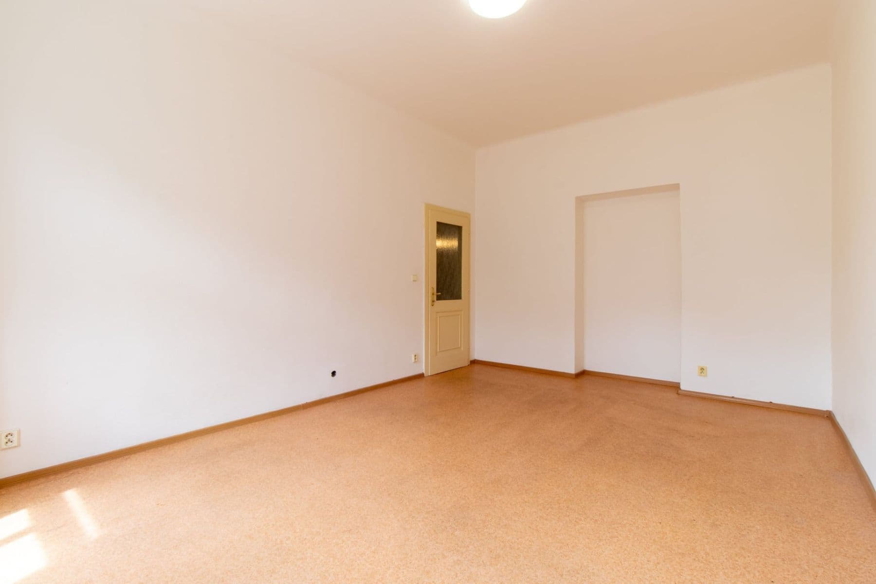 Prenájom bytu 3-izbový 90 m², Plzeňská, Praha, Praha Prenájom bytu 3-izbový 90 m², Plzeňská, Praha, Praha