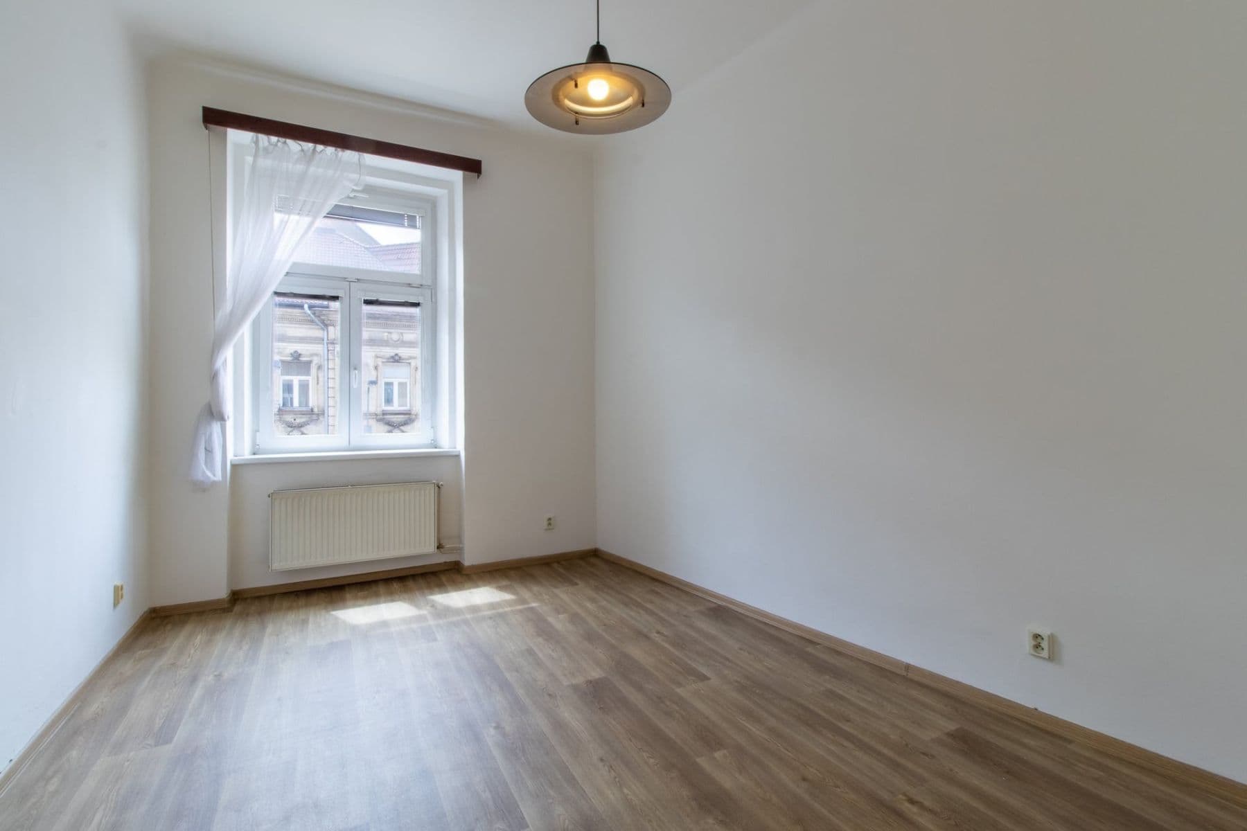 Prenájom bytu 3-izbový 90 m², Plzeňská, Praha, Praha Prenájom bytu 3-izbový 90 m², Plzeňská, Praha, Praha