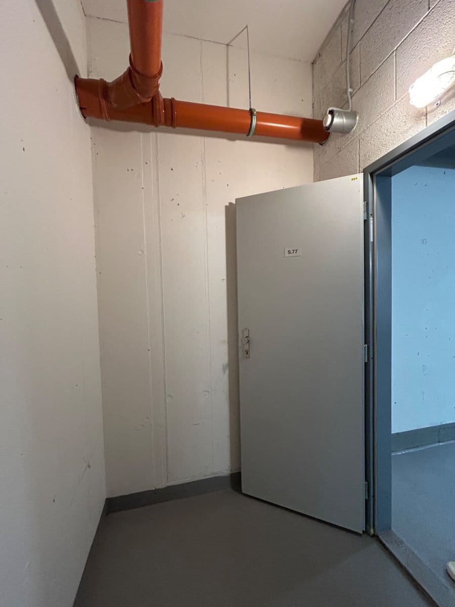 Predaj garáže 17 m², Vojenova, Praha, Praha Predaj garáže 17 m², Vojenova, Praha, Praha