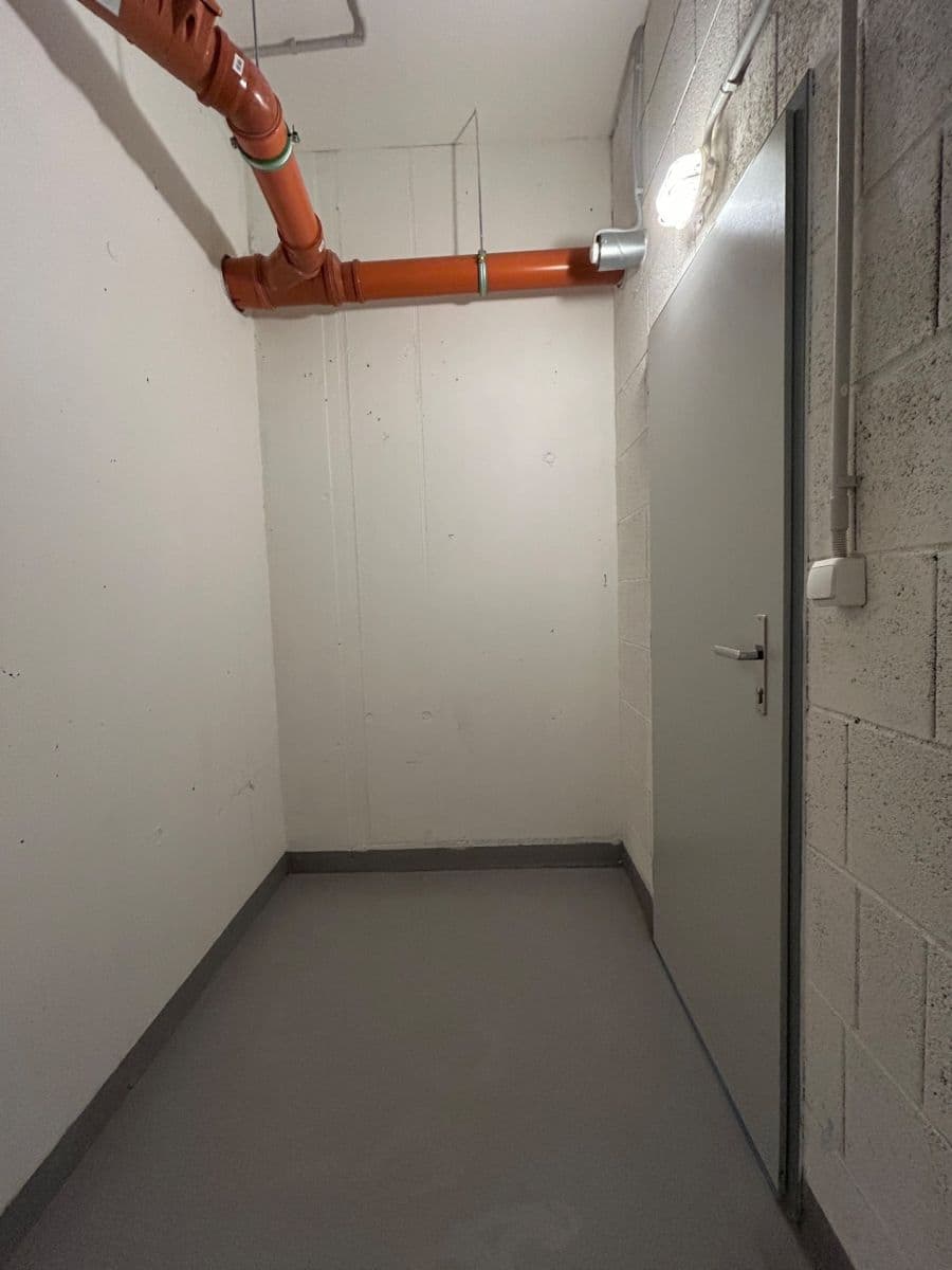 Predaj garáže 17 m², Vojenova, Praha, Praha Predaj garáže 17 m², Vojenova, Praha, Praha