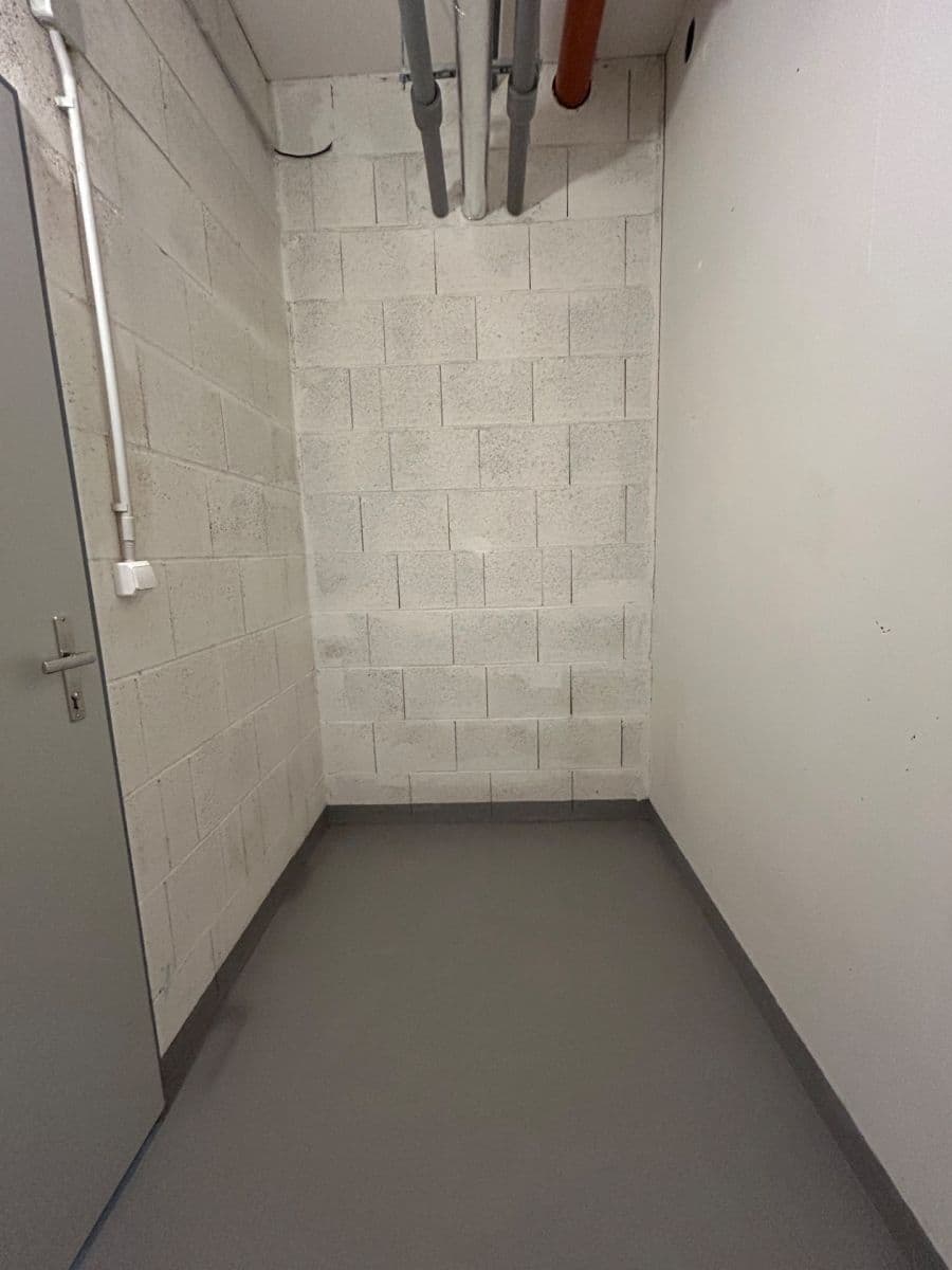 Predaj garáže 17 m², Vojenova, Praha, Praha Predaj garáže 17 m², Vojenova, Praha, Praha