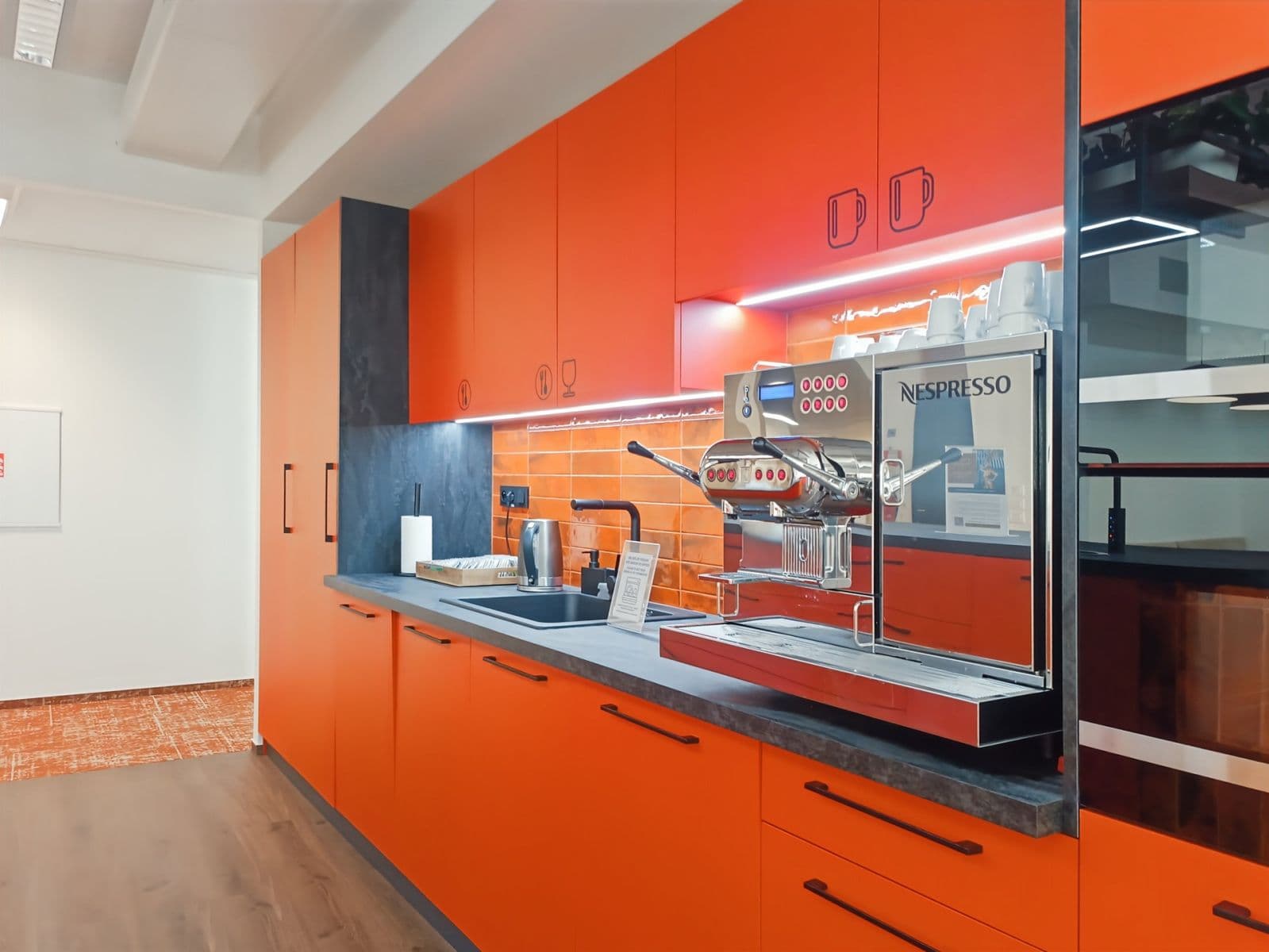 Prenájom kancelárie 30 m², Lomnického, Praha, Praha Prenájom kancelárie 30 m², Lomnického, Praha, Praha