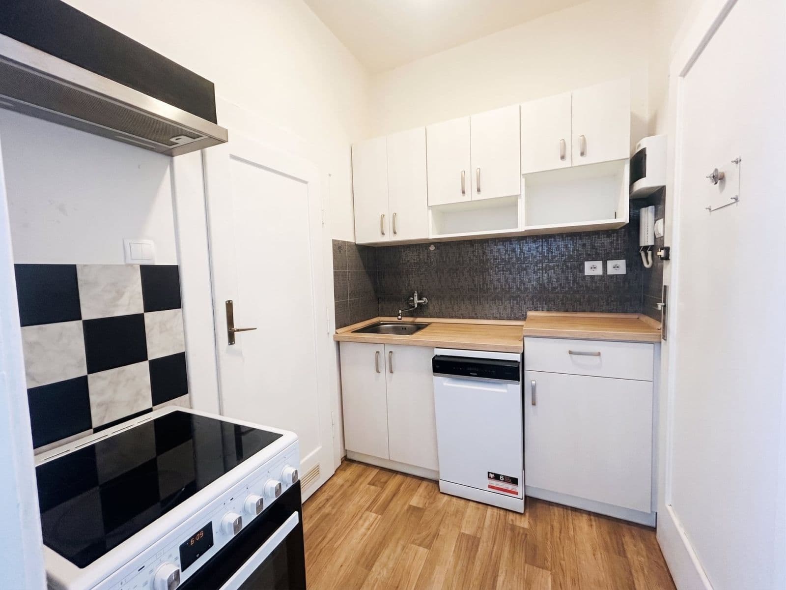 Prenájom bytu 1-izbový 29 m², Jana Želivského, Praha, Praha Prenájom bytu 1-izbový 29 m², Jana Želivského, Praha, Praha