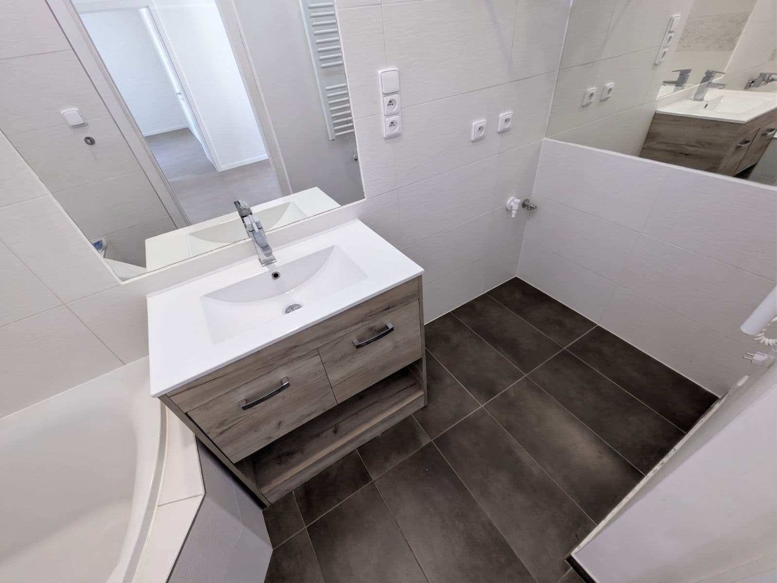 Prenájom bytu 2-izbový 77 m², Československé armády, Hradec Králové, Královéhradecký kraj Prenájom bytu 2-izbový 77 m², Československé armády, Hradec Králové, Královéhradecký kraj