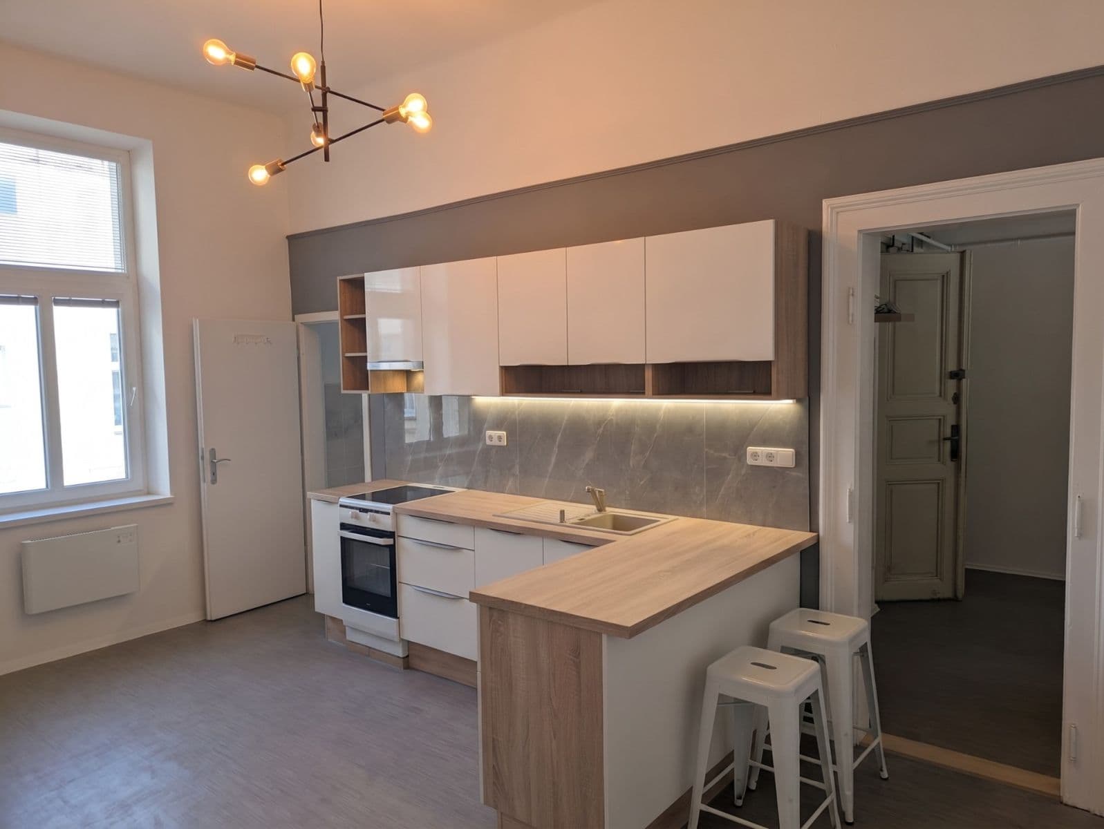 Prenájom bytu 2-izbový 77 m², Československé armády, Hradec Králové, Královéhradecký kraj Prenájom bytu 2-izbový 77 m², Československé armády, Hradec Králové, Královéhradecký kraj