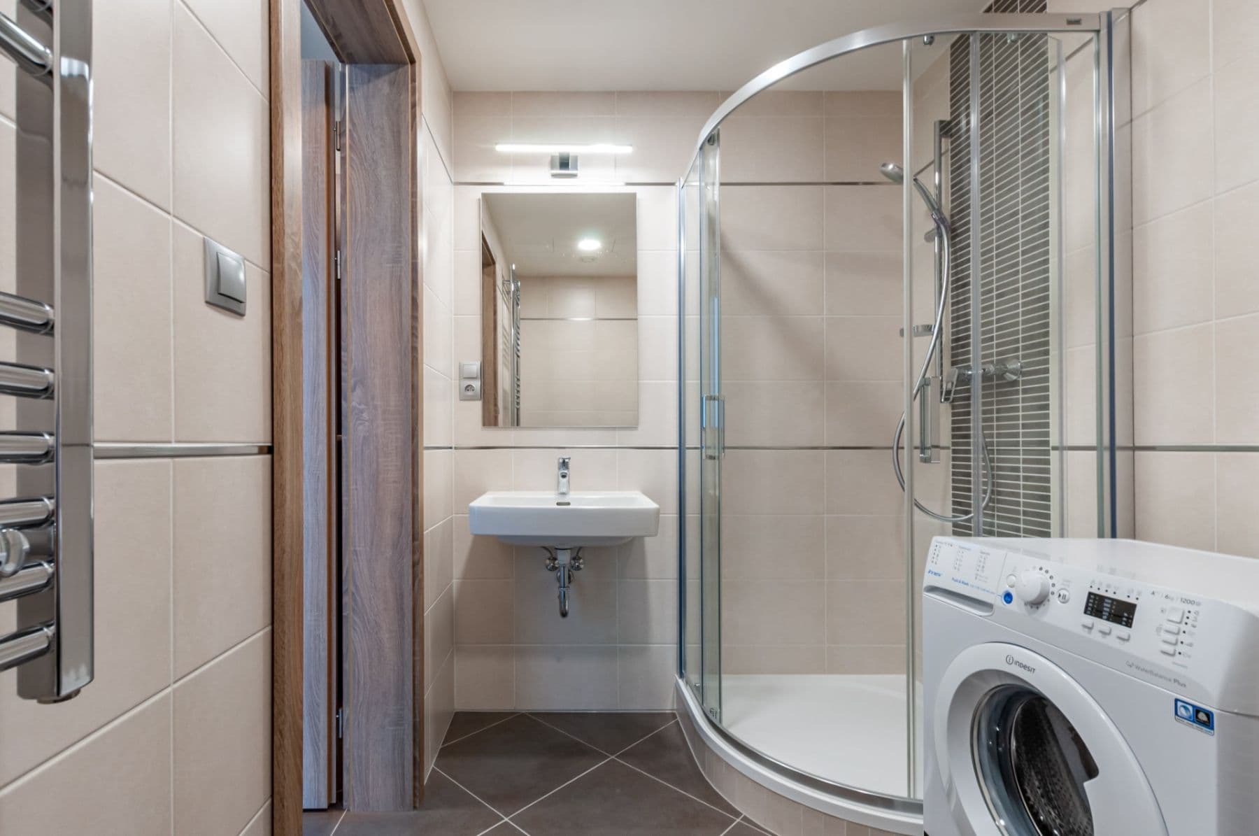 Prenájom bytu 1-izbový 28 m², Bassova, Praha, Praha Prenájom bytu 1-izbový 28 m², Bassova, Praha, Praha