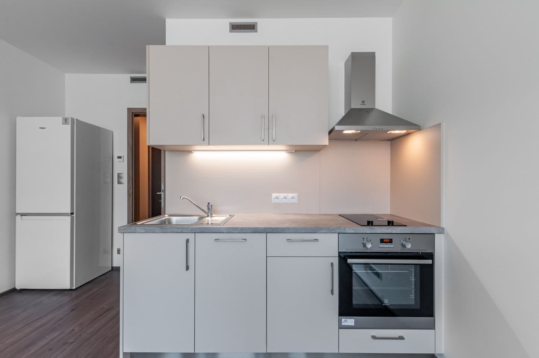 Prenájom bytu 1-izbový 28 m², Bassova, Praha, Praha Prenájom bytu 1-izbový 28 m², Bassova, Praha, Praha