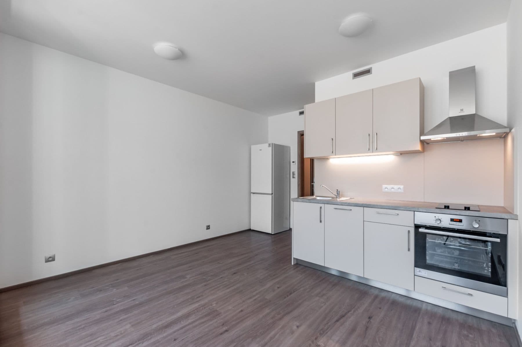 Prenájom bytu 1-izbový 28 m², Bassova, Praha, Praha Prenájom bytu 1-izbový 28 m², Bassova, Praha, Praha